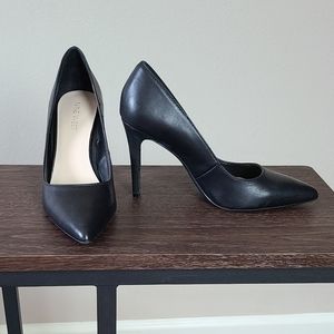 Nine West black pumps